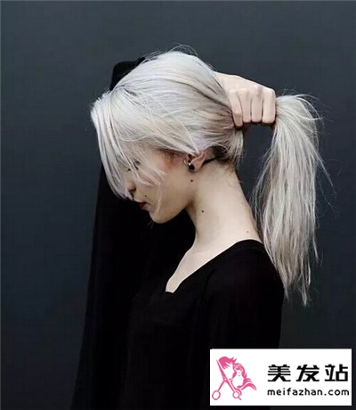 奶奶灰染发发型 五十度灰的时尚个性美感