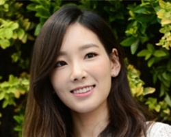 瘦脸女生适合的发型 时尚的烫发发型