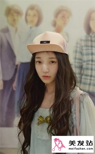 女生夏季迷人长发发型 彰显浪漫女神气质魅力