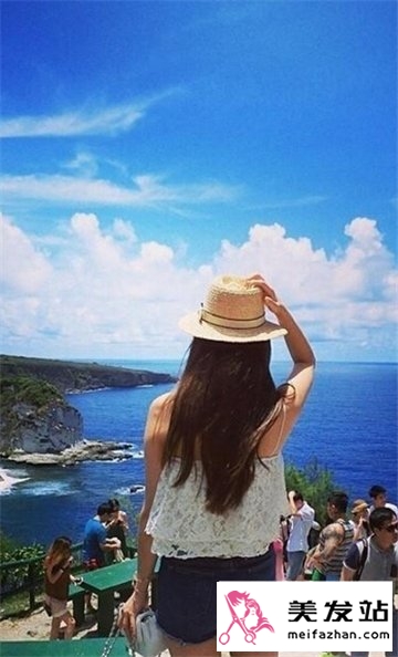 女生甜美意境美感直发发型 时尚抢眼的发型设计