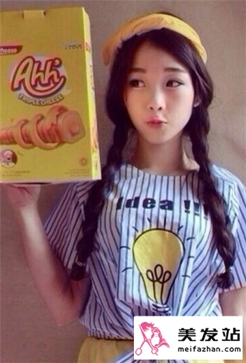 女生甜美意境美感直发发型 时尚抢眼的发型设计