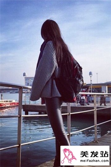 女生甜美意境美感直发发型 时尚抢眼的发型设计
