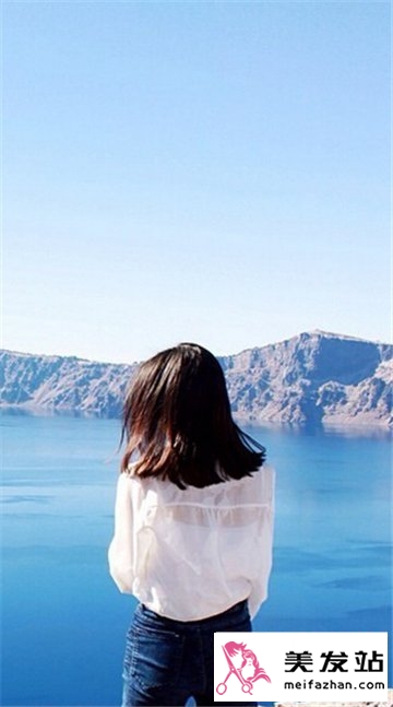 女生甜美意境美感直发发型 时尚抢眼的发型设计
