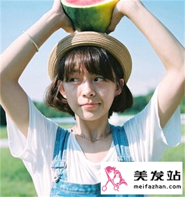 气质短发小女生 时尚美好浪漫的发型设计