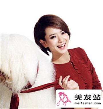 戚薇靓丽短发发型 养眼的显嫩发型