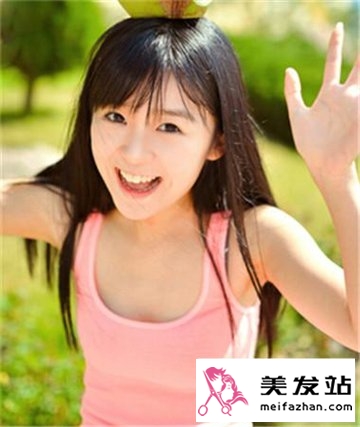 甜美邻家小萌妹直发发型 直发清新又可爱