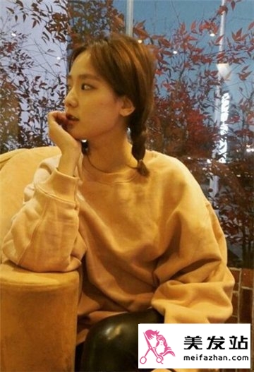 姑娘经典麻花辫扎发发型 复古的俊俏显嫩扎发
