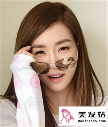 韩式气质女生直发发型 打造最时尚的新时代女性