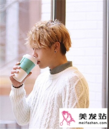 男生呆萌齐刘海短发发型 彰显小清新男生风范