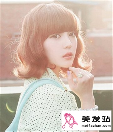 女生人见人爱的短发发型 引领最潮流的时尚风