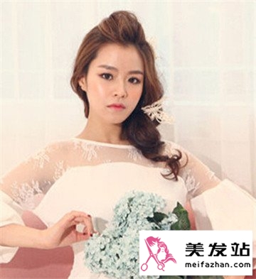 2015年女生夏季清爽扎发发型 打造甜美俏皮感