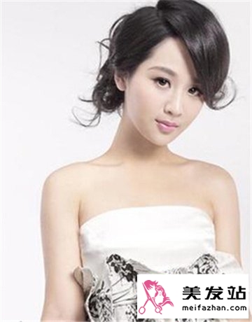 杨紫清纯魅力发型写真 多样的醇郁女人味