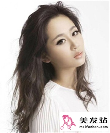 杨紫清纯魅力发型写真 多样的醇郁女人味