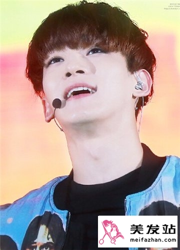 金钟大卷发变直发帅气不减 EXO-chen的发型写真