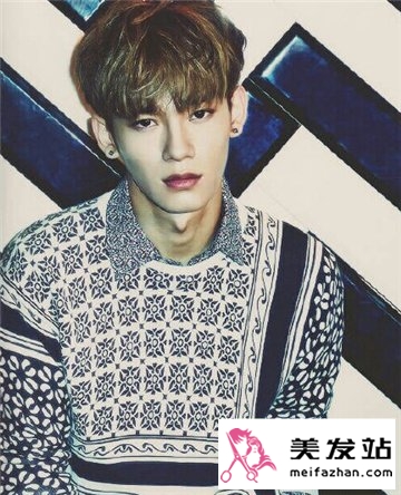 金钟大卷发变直发帅气不减 EXO-chen的发型写真