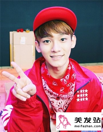 金钟大卷发变直发帅气不减 EXO-chen的发型写真