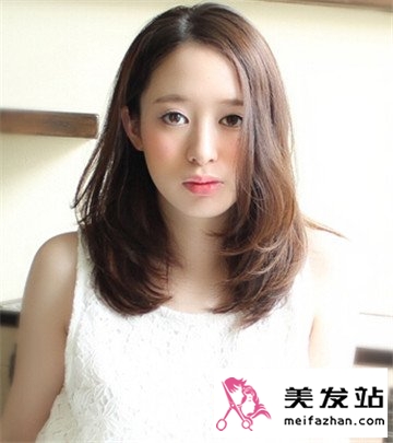 女生什么发型好看 披肩中分发型做气质女人