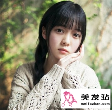 校园女生甜美发型图片赏析 散发清新文艺气息十分抢眼