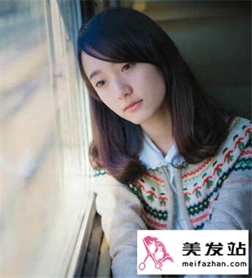校园女生甜美发型图片赏析 散发清新文艺气息十分抢眼