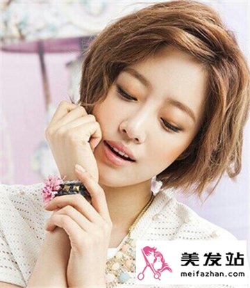 大脸女生适合中短发发型 修颜瘦脸颇显气质
