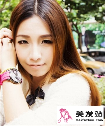 清新怡人的女生中长直发发型 简单修饰完美脸型