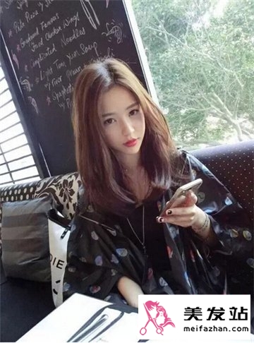 女生气质中长发发型 浪漫魅力无法阻挡