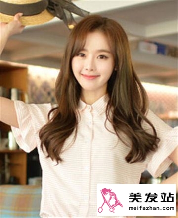 潮流女性烫发发型 凸显最优美姣好的女生发风