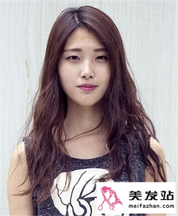 潮流女性烫发发型 凸显最优美姣好的女生发风