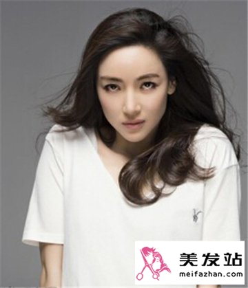 推荐九款女生烫发发型 不容忽视的美感