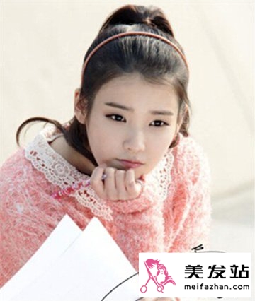 学院风女生经典马尾扎发发型 可爱减龄乖巧清爽
