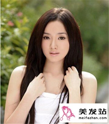 女大学生长发发型设计 气质中分造型更显校园清新甜美风回头率百分百