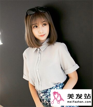 夏日街头潮范十足的女生造型图片 十分亮眼抢镜