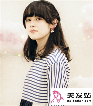 少女清新甜美发型图片赏析 自然黑色发丝依旧最抢眼