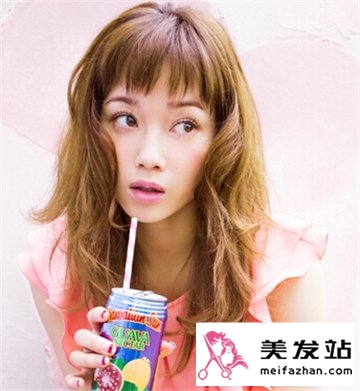 少女清新甜美发型图片赏析 自然黑色发丝依旧最抢眼
