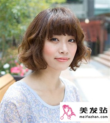 精选宽脸女生适合的发型 修颜瘦脸打造时尚气质范