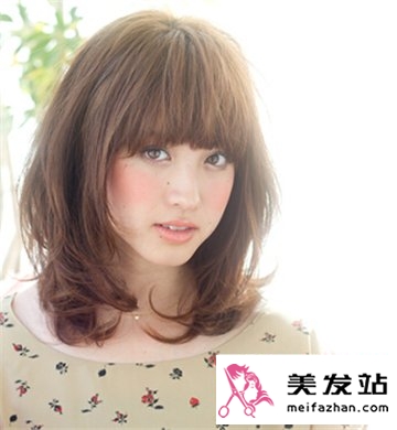 精选宽脸女生适合的发型 修颜瘦脸打造时尚气质范