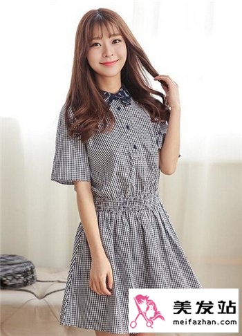 搭配裙子的发型怎么打理 甜美时尚女生夏季裙子发型