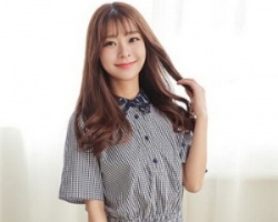 搭配裙子的发型怎么打理 甜美时尚女生夏季裙子发型