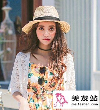 搭配裙子的发型怎么打理 甜美时尚女生夏季裙子发型