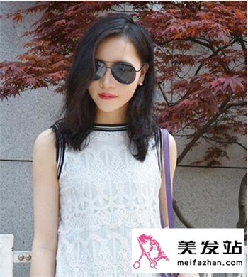 搭配裙子的发型怎么打理 甜美时尚女生夏季裙子发型
