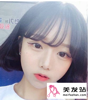 最新中短发图片热推 韩式烫发最惹眼