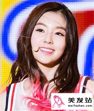 修饰女生大圆脸的卷发发型 美艳绝世的发型设计