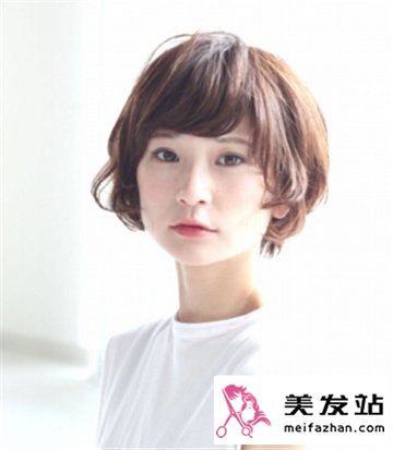 2015年气质女生百变烫发发型 彰显无比的时尚气质