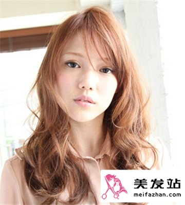 2015年气质女生百变烫发发型 彰显无比的时尚气质