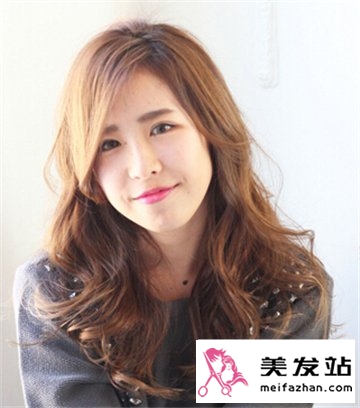 2015年气质女生百变烫发发型 彰显无比的时尚气质