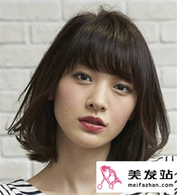 中短发烫发显气质修颜瘦脸不失时尚感