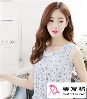 女生最新卷发发型图片 浪漫优雅长卷发很抢眼