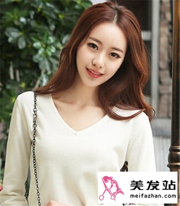 女生最新卷发发型图片 浪漫优雅长卷发很抢眼