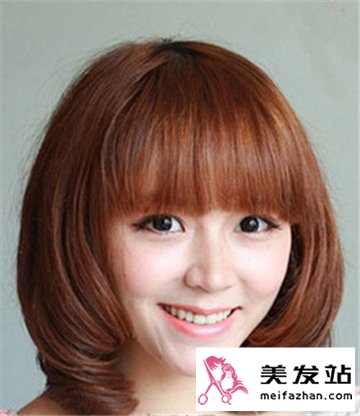 女生闭月羞花的梨花头短发发型 修颜瘦脸又显嫩