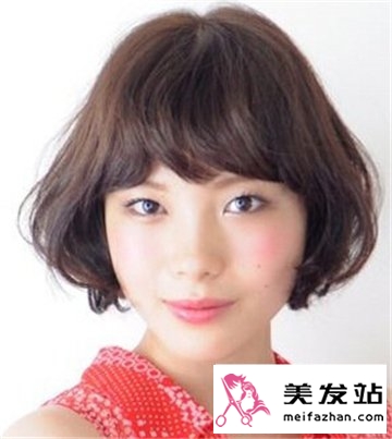 女生闭月羞花的梨花头短发发型 修颜瘦脸又显嫩